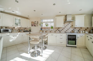 Kitchen diner angle 1- click for photo gallery